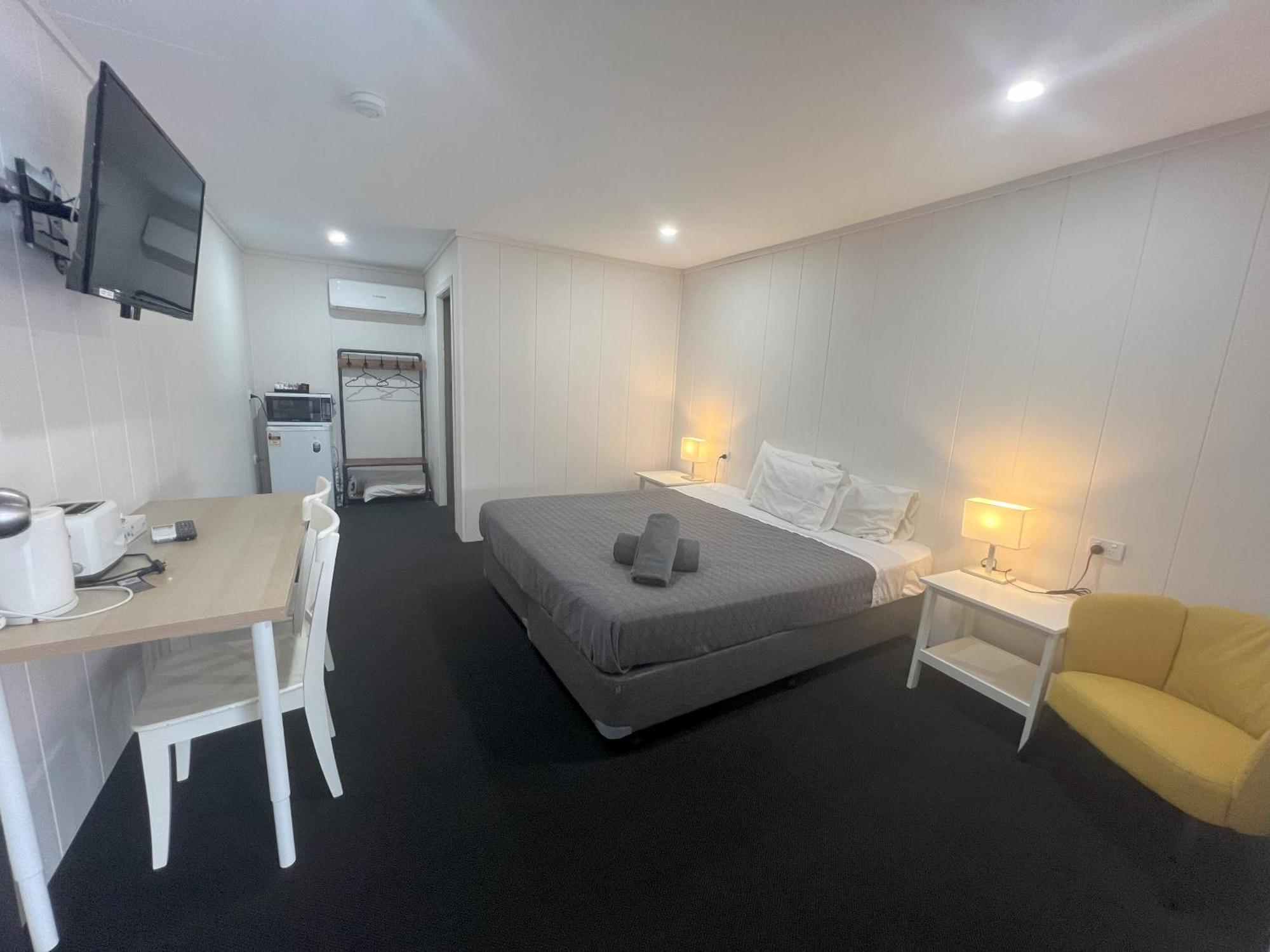 Abajaz Motel-Central-King Bed-Shaded Parking ロングリーチ エクステリア 写真