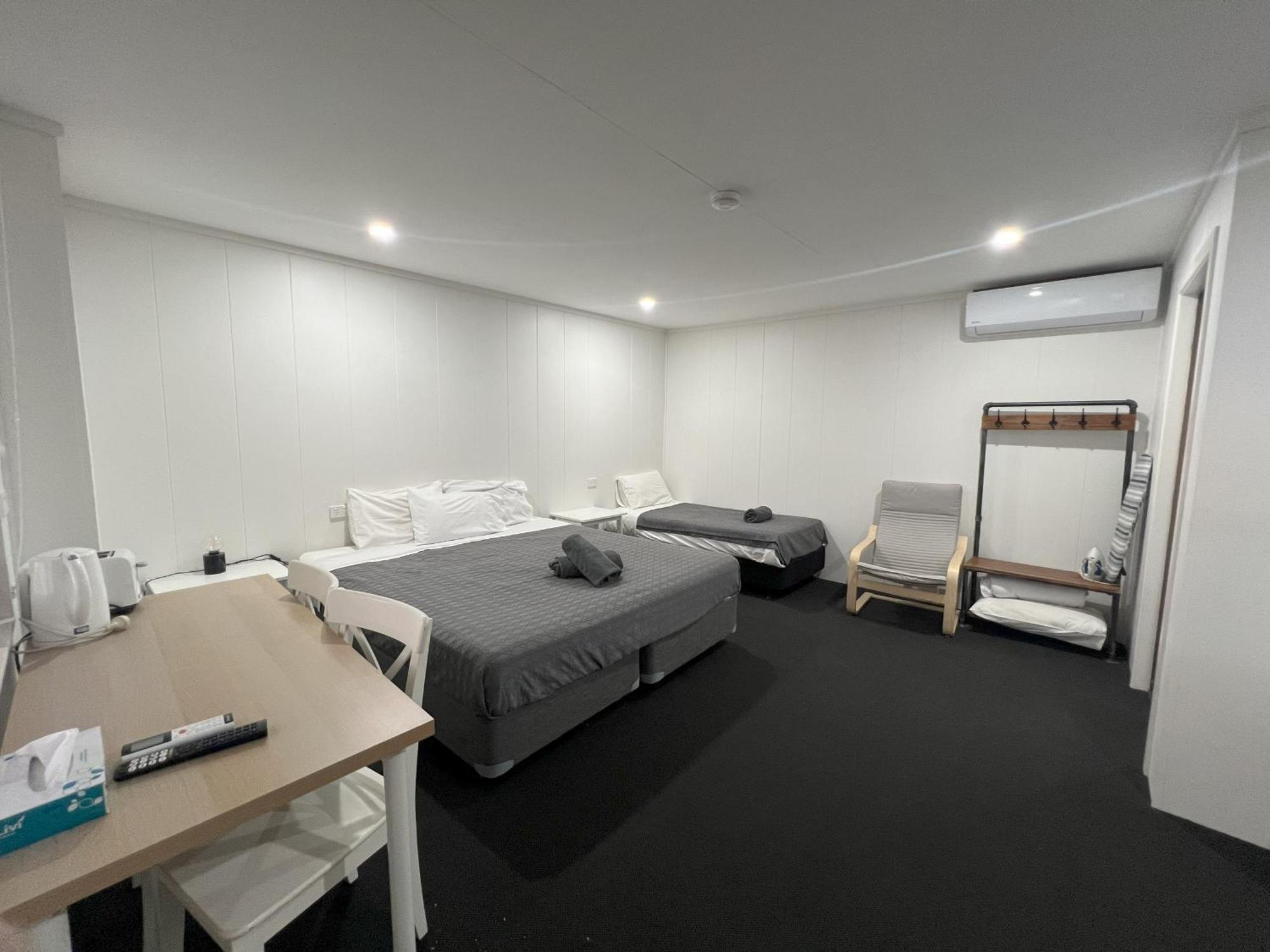 Abajaz Motel-Central-King Bed-Shaded Parking ロングリーチ エクステリア 写真