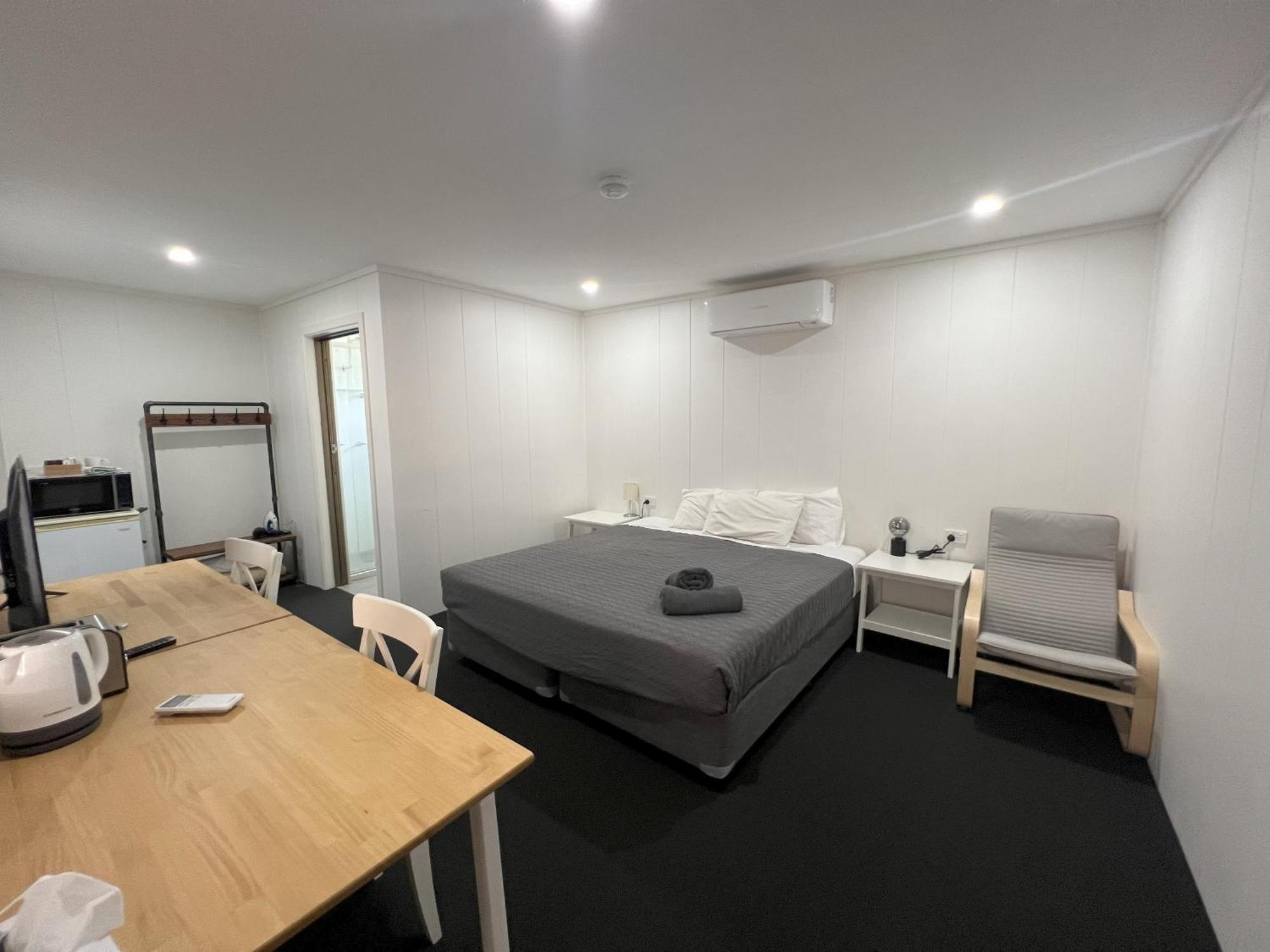 Abajaz Motel-Central-King Bed-Shaded Parking ロングリーチ エクステリア 写真
